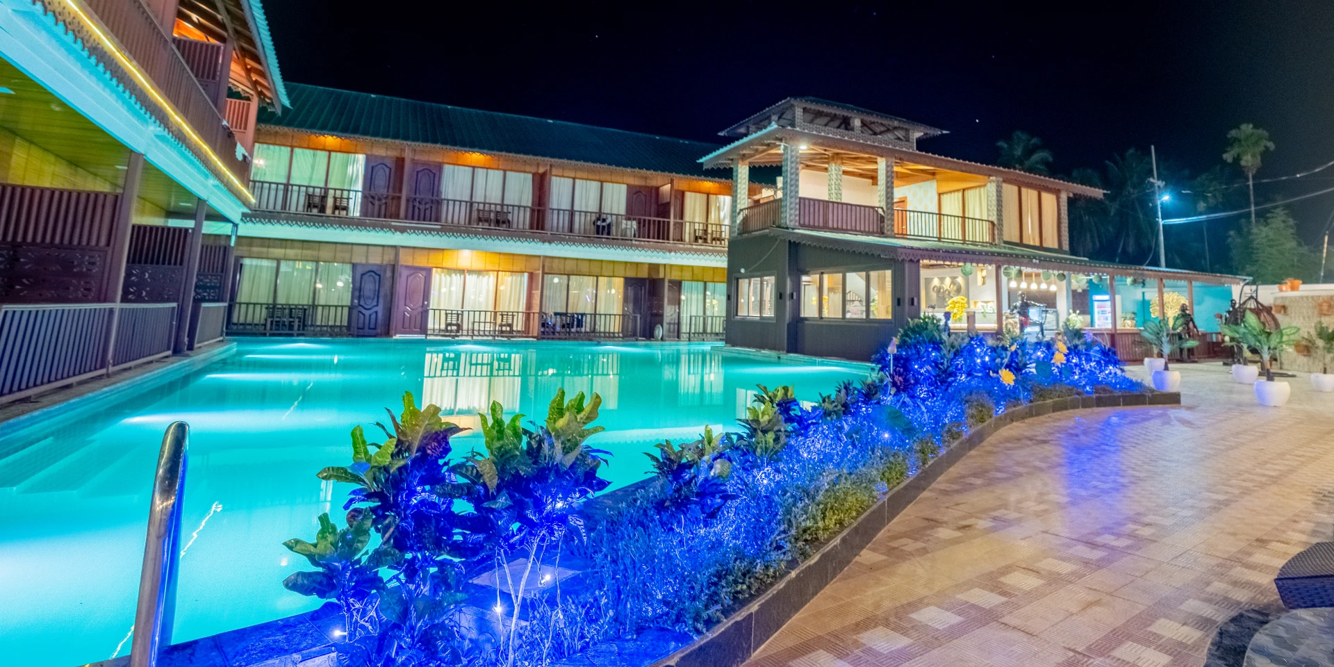 Hotels & Resorts