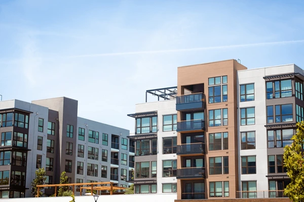 Apartment Complexes & Condos