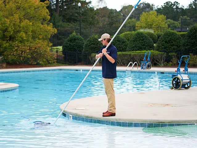 Commercial Pool Cleaning Solutions